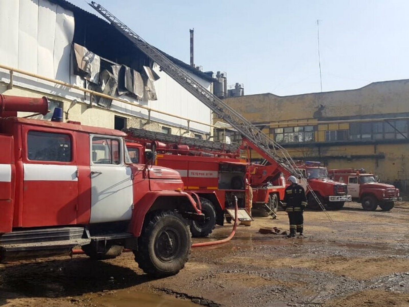 Пожар произошел на территории пекарни в Пензе